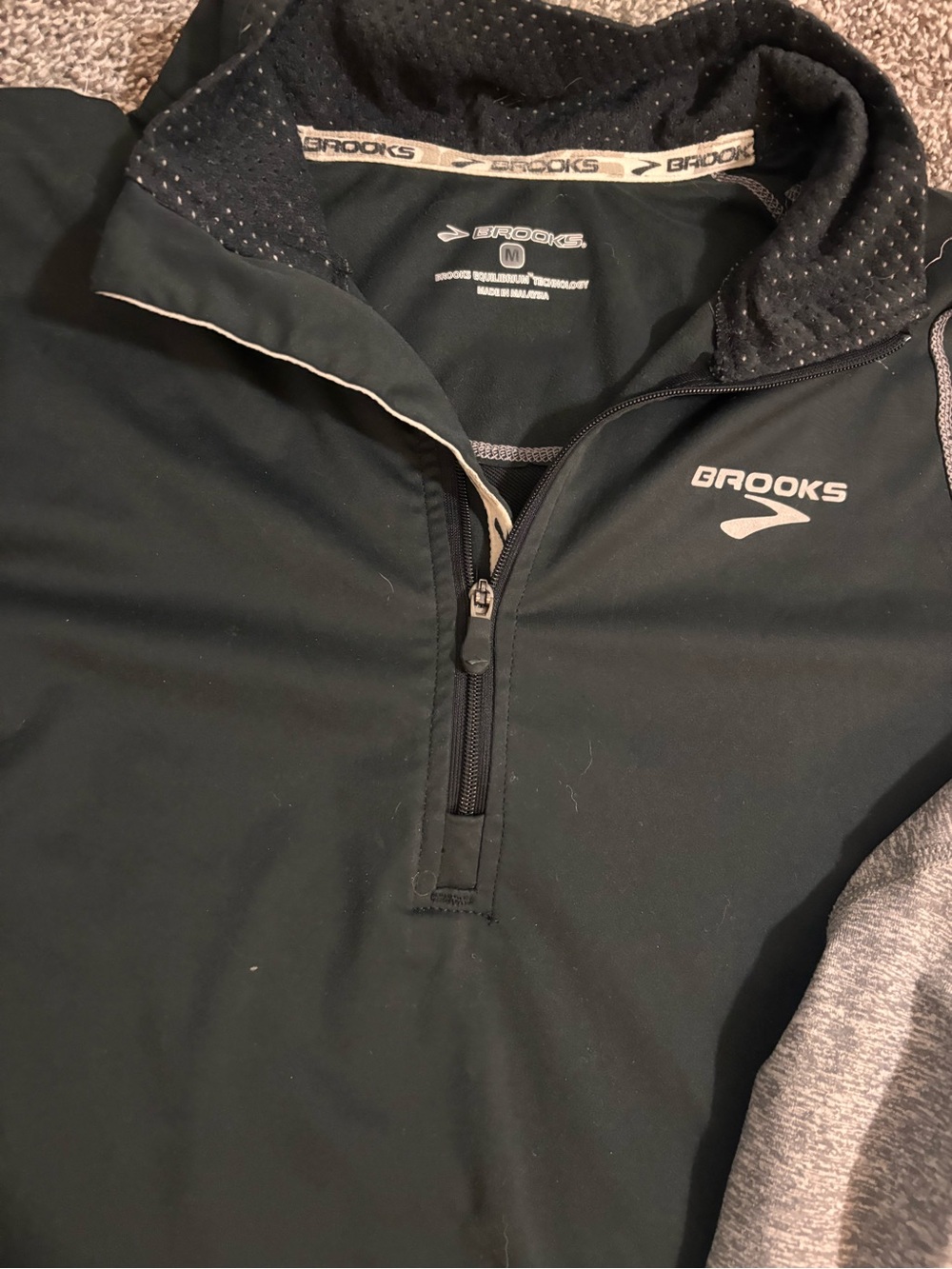 Brooks Black Quarter-Zip, Gray Heather Top & Burgundy Sports Bra Set - Picture 2 of 7